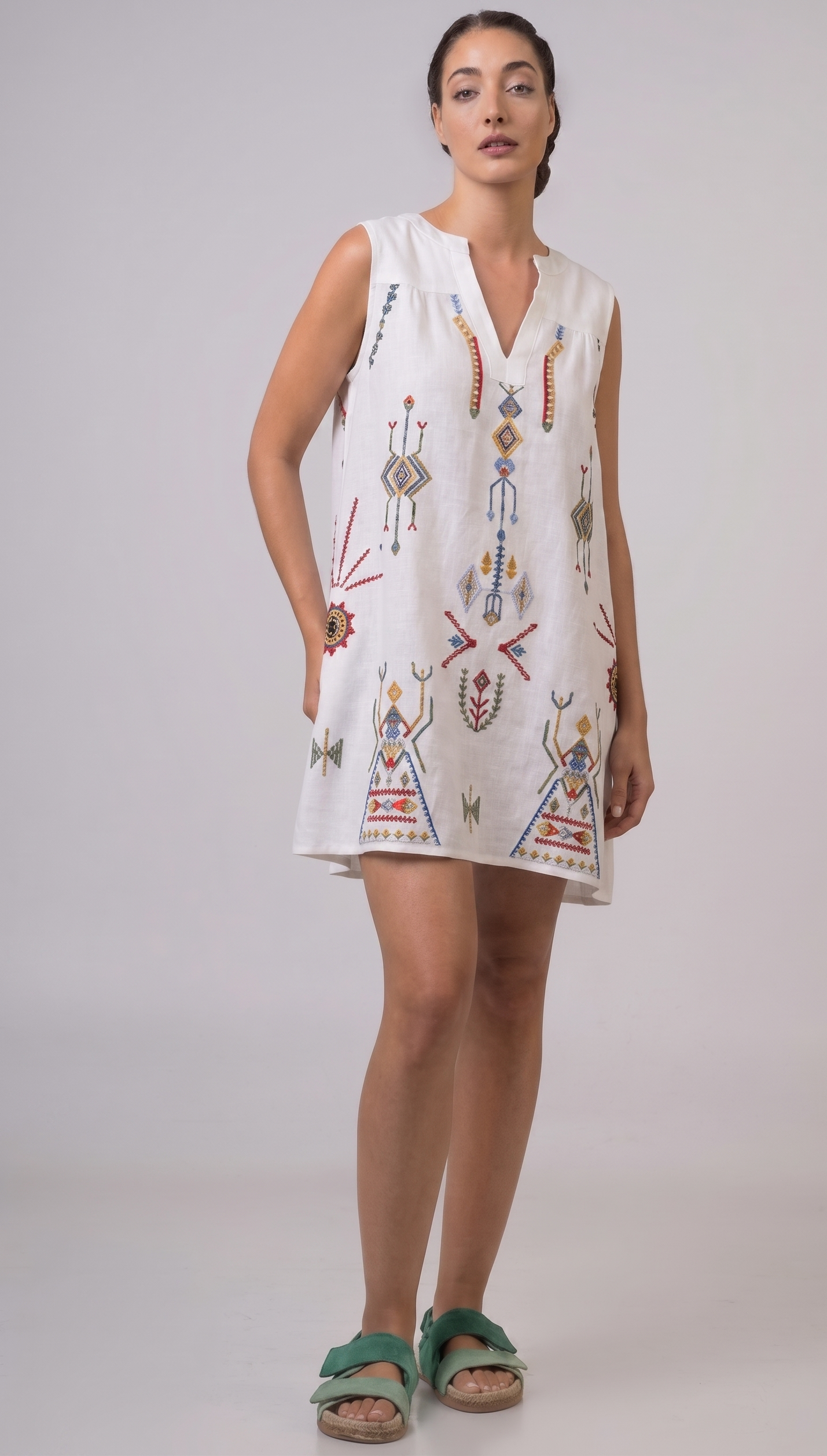 Dress short with embroidery White