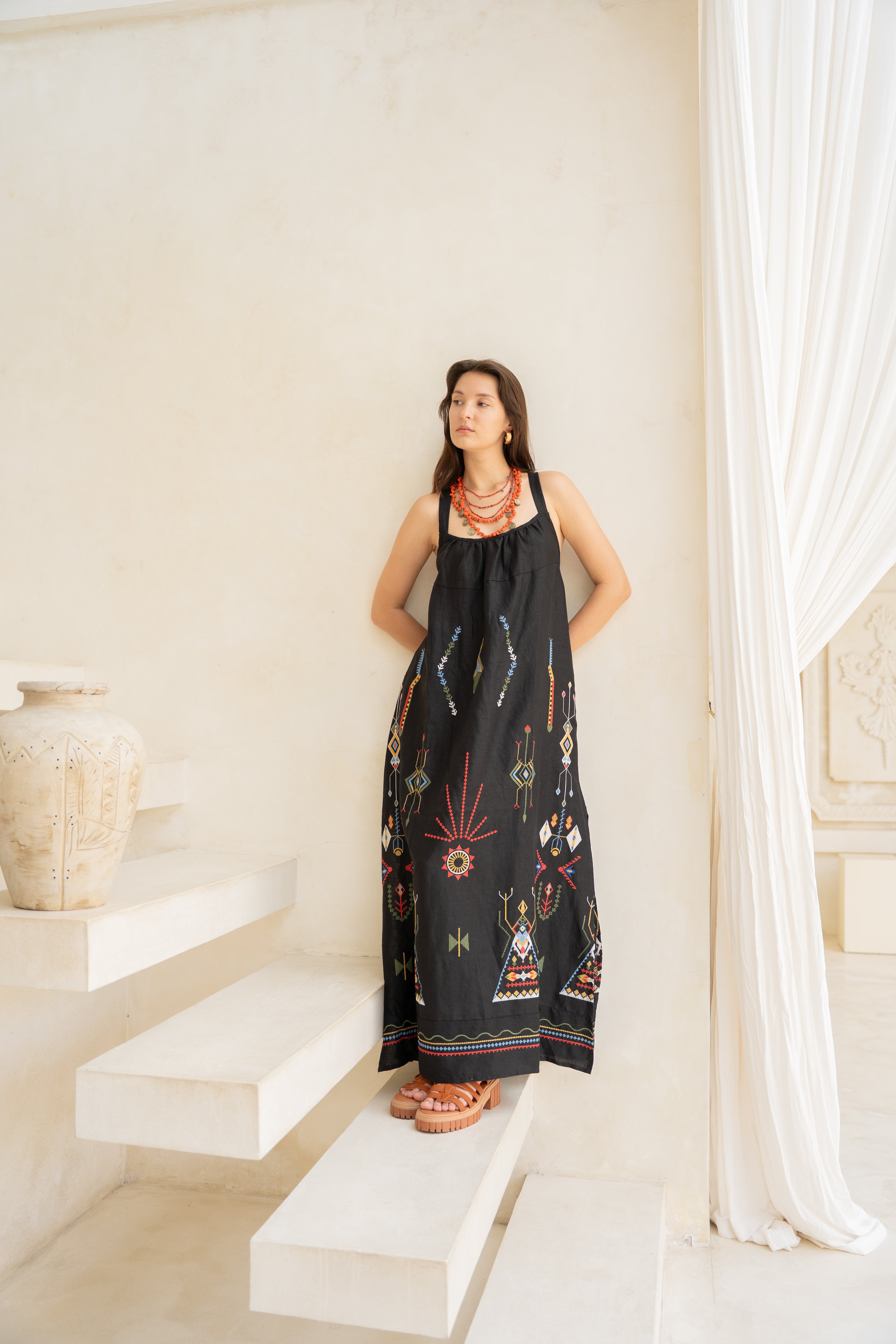 Dress maxi with embroidery Black